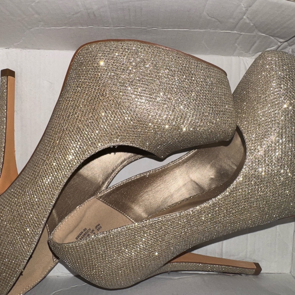 Dream Pairs Sparkling Gold Heels